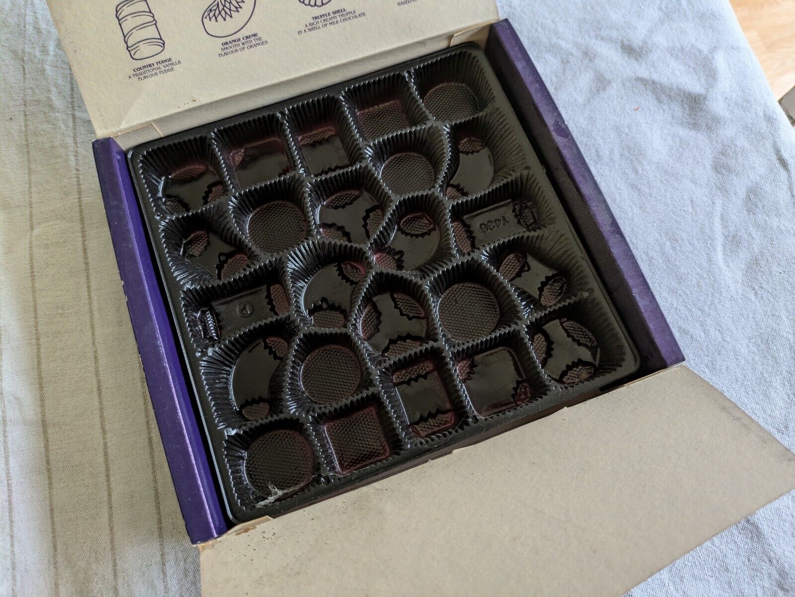Vintage Cadbury's Milk Tray Chocolates Box 1LB - Rare Size 1996 Design Of 1945