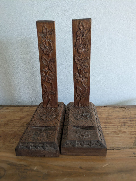2 Vintage Wooden Carved Floral Bookends Carvings Folk Art Prop Early 1900s Tramp