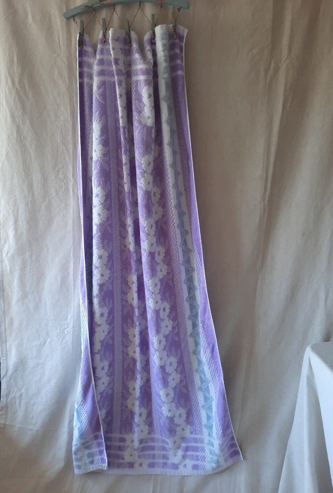 1 Vintage Towel Patterned Purple Retro Bath bathroom original prop old Spinney
