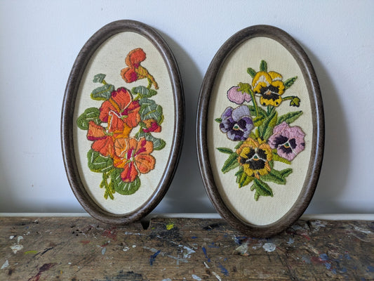 2x Floral Embroidery Oval Frame Embroidered Pictures Vintage Retro Prop  Pair 
