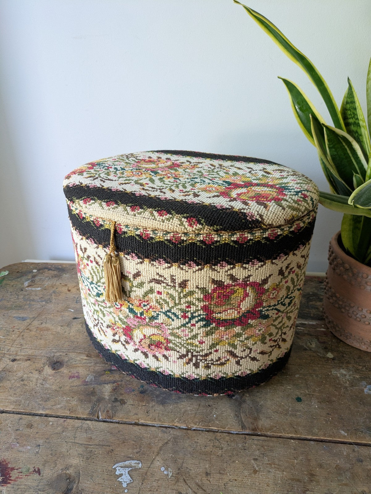VINTAGE HAND MADE TAPESTRY COVERED SEWING BOX STORAGE BOX MADE IN ENGLAND FLORAL