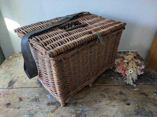 Fishing Creel Basket Logs Fireside Toys Storage Fishing Prop Vintage Wicker Seat