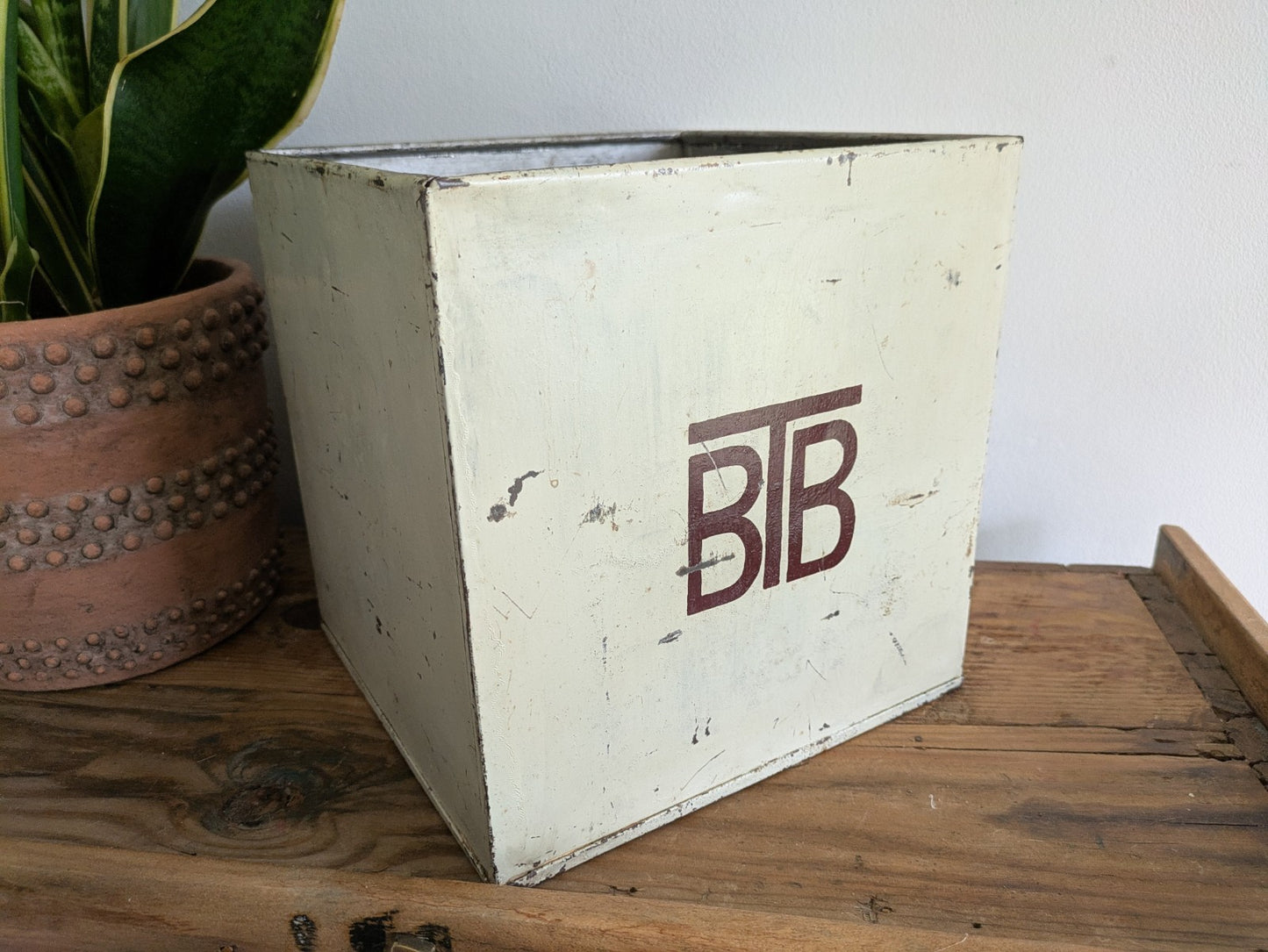 Old M&D Antique Biscuit Tin Box Metal Original Label Advertising Shop Display 
