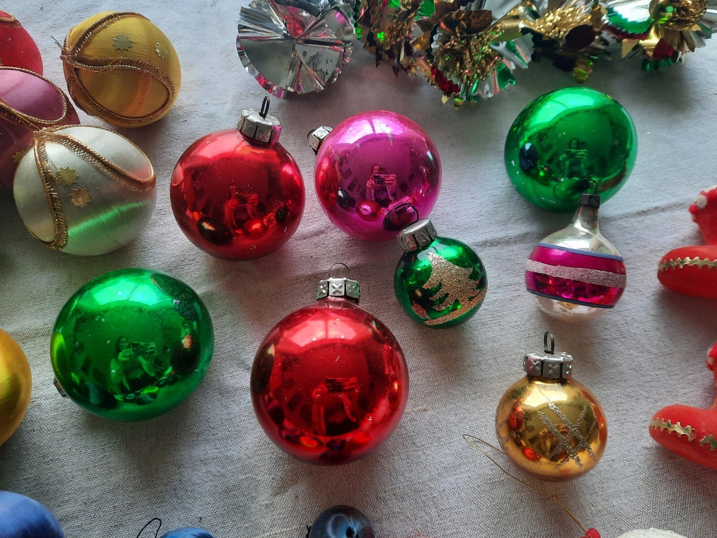 40 Silk GLASS VINTAGE foil RETRO CHRISTMAS BAUBLES Kitsch Xmas Tree Decorations