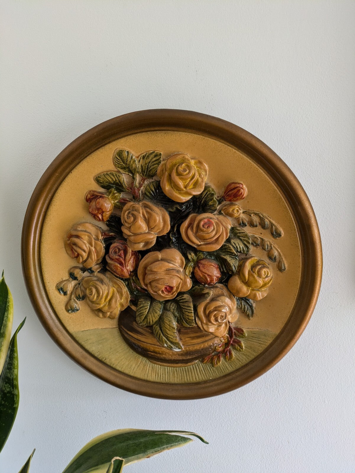 VTG 30s 36.8cm Gold Floral Hand Painted Chalkware Plaque 3D Plate Flowe Bouquet 