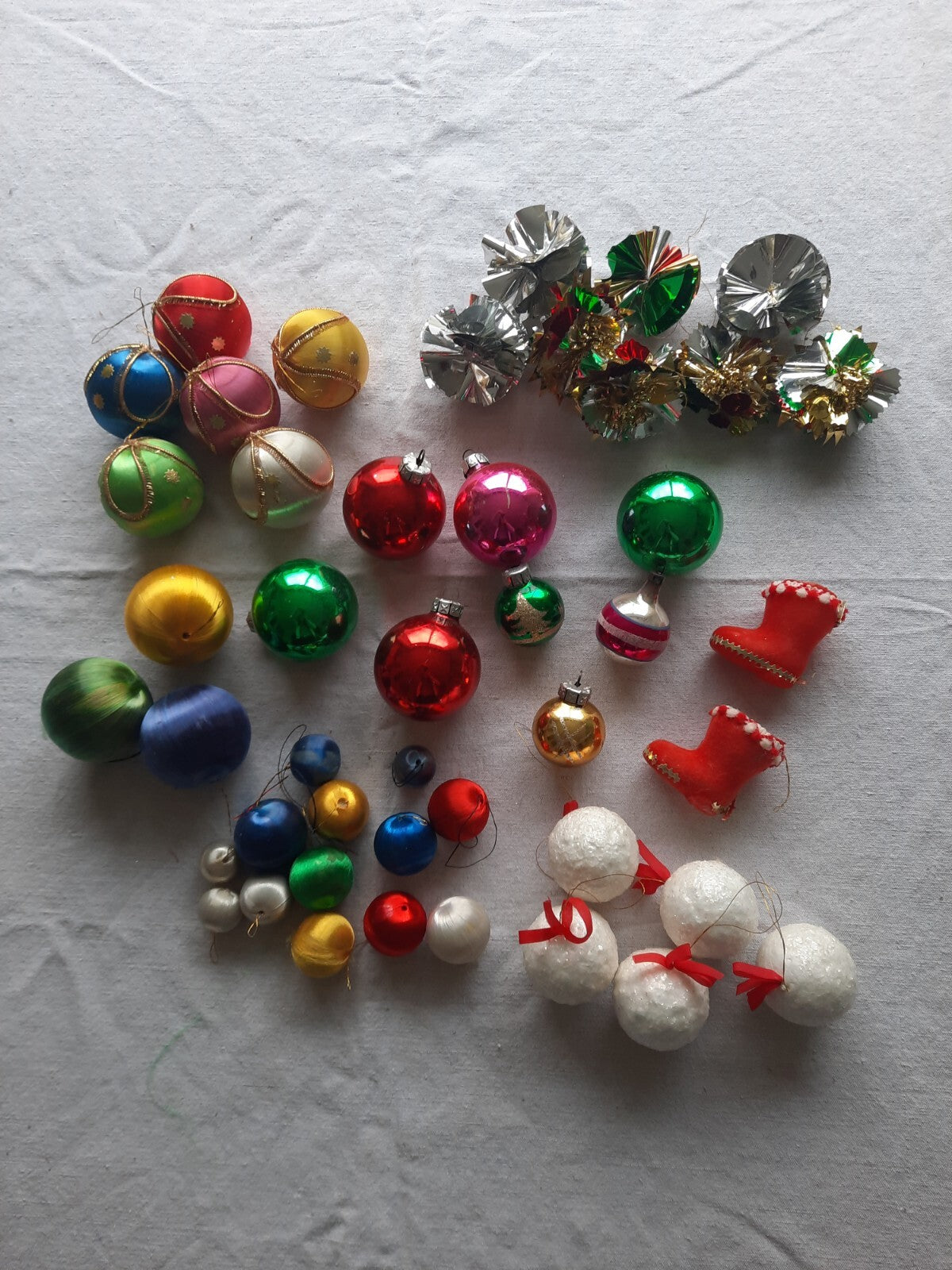 40 Silk GLASS VINTAGE foil RETRO CHRISTMAS BAUBLES Kitsch Xmas Tree Decorations