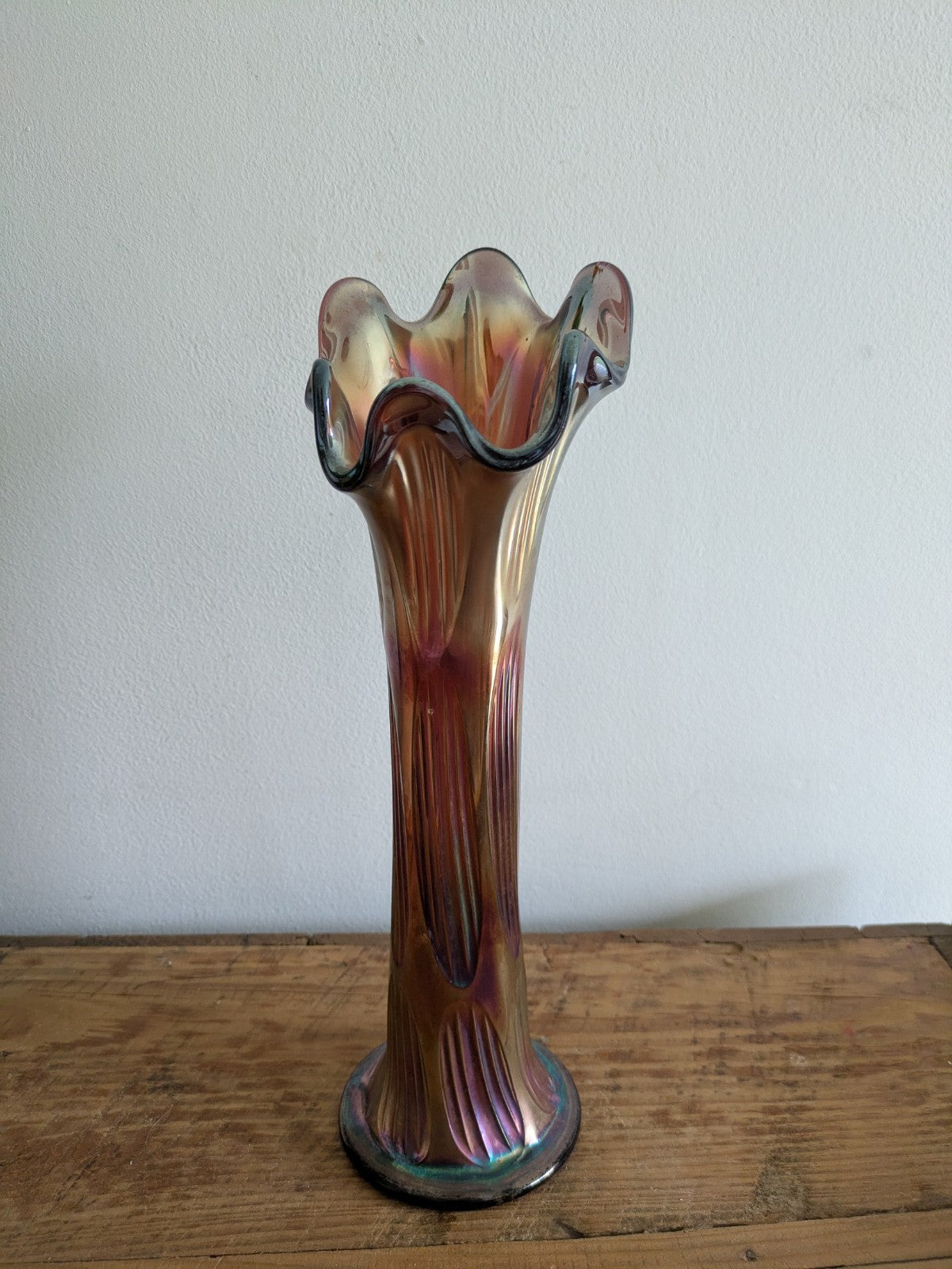 Vintage FENTON 30cm H Amethyst Iridescent GLASS Frilled Rim VASE Diamond  Ribbed