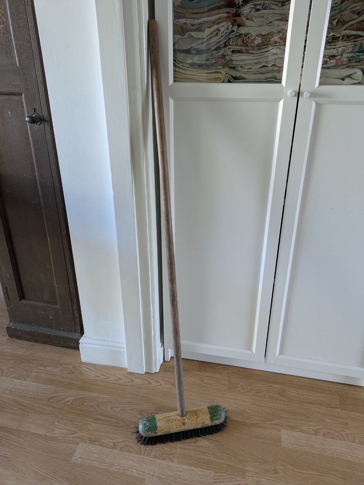 1950s Kleensweep House Broom Wood Long Handle Sweeping Brush K8 Pure Bristle Vtg