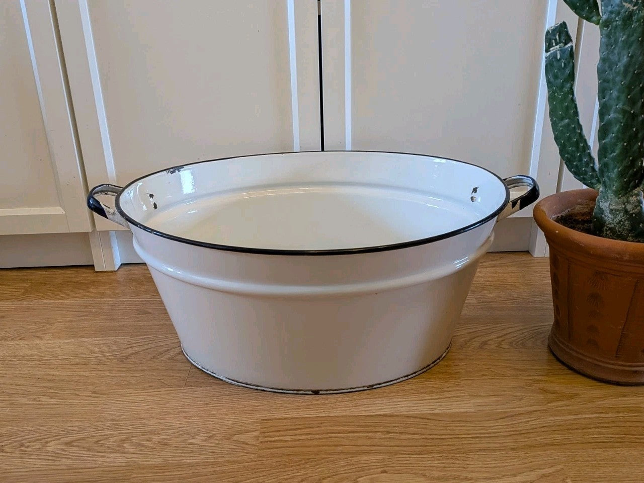 Vintage White Enamel Large Washtub Planter With Double Handles Prop Tub Bath Vgc