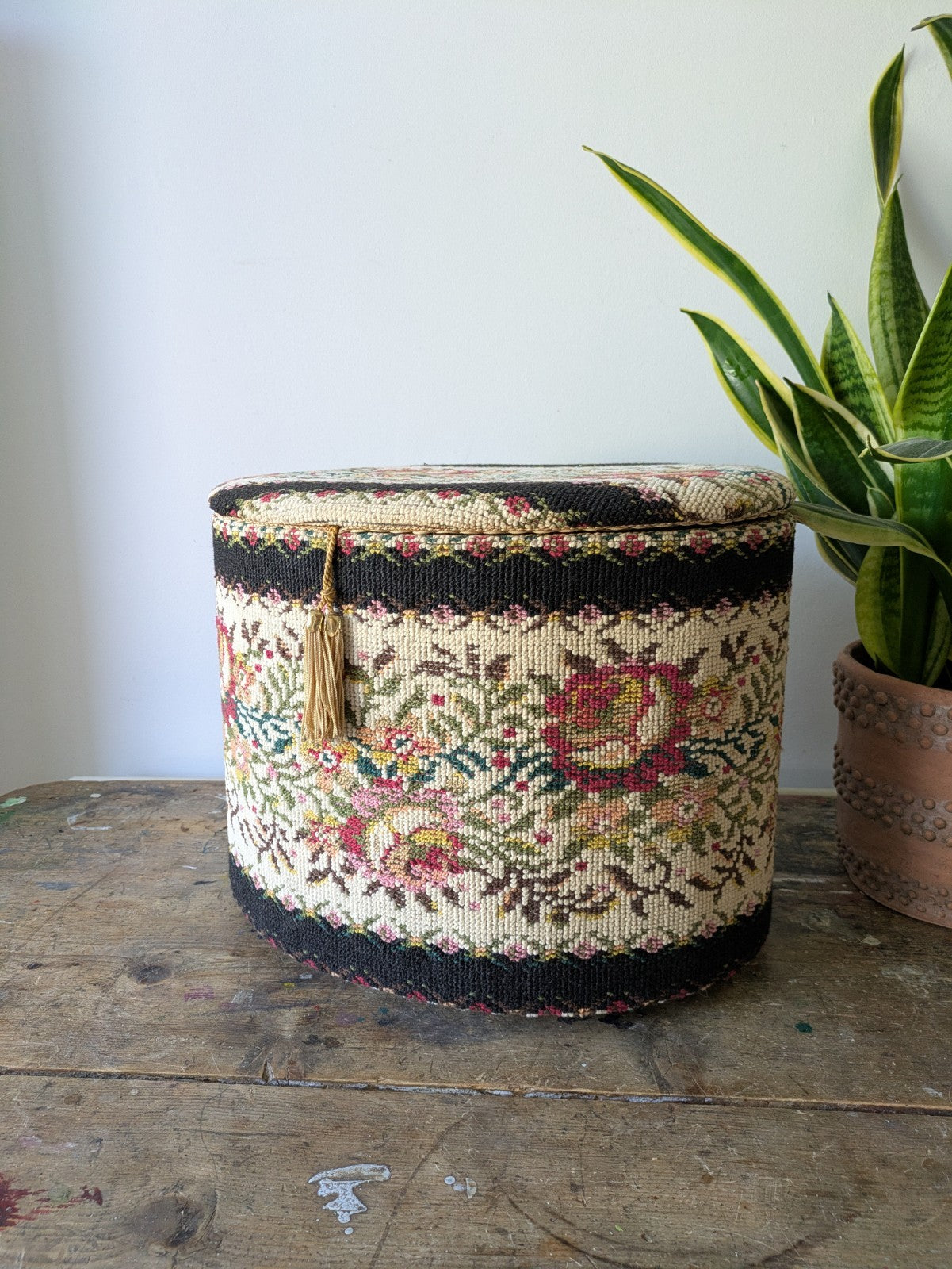 VINTAGE HAND MADE TAPESTRY COVERED SEWING BOX STORAGE BOX MADE IN ENGLAND FLORAL
