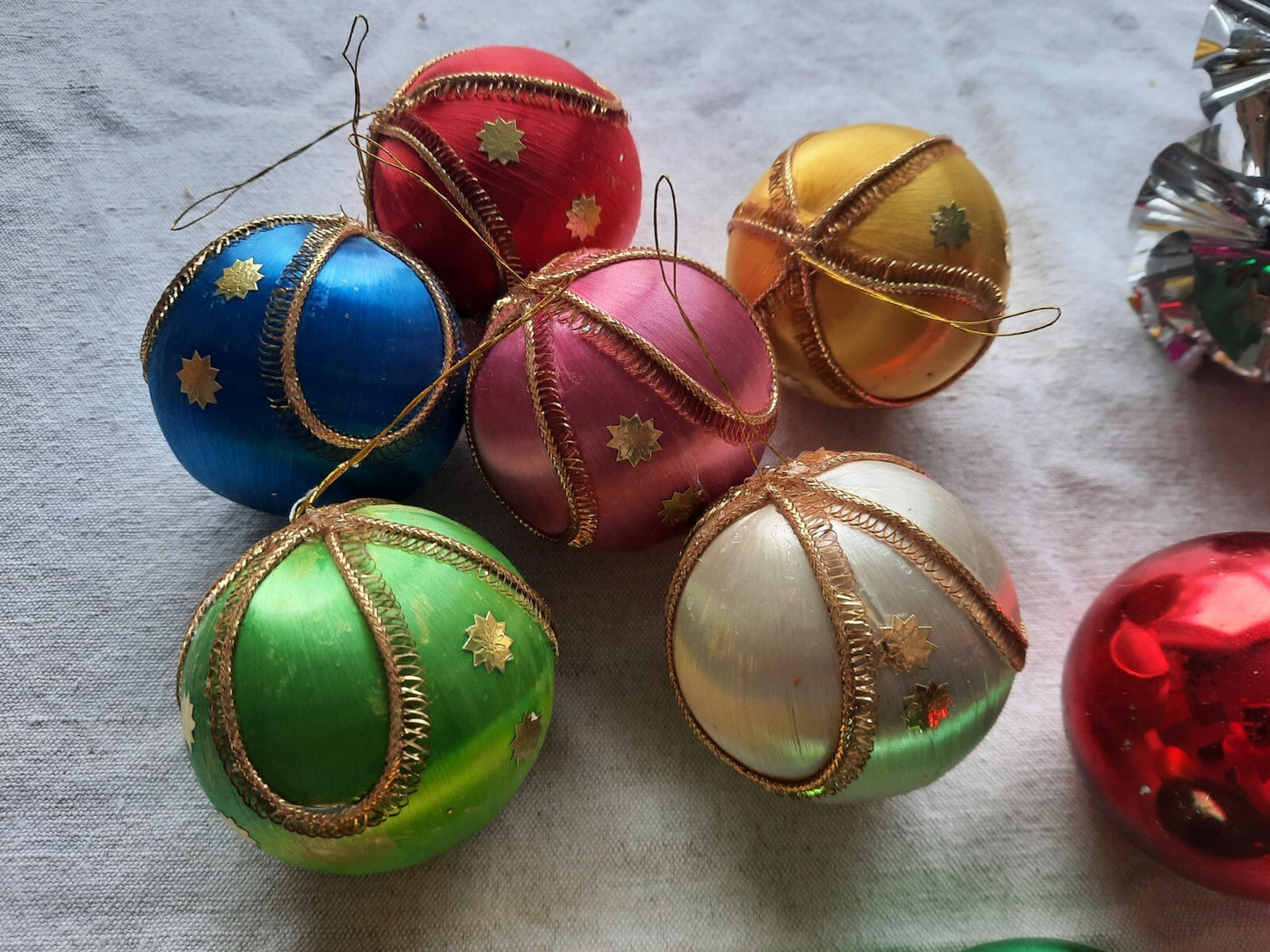 40 Silk GLASS VINTAGE foil RETRO CHRISTMAS BAUBLES Kitsch Xmas Tree Decorations