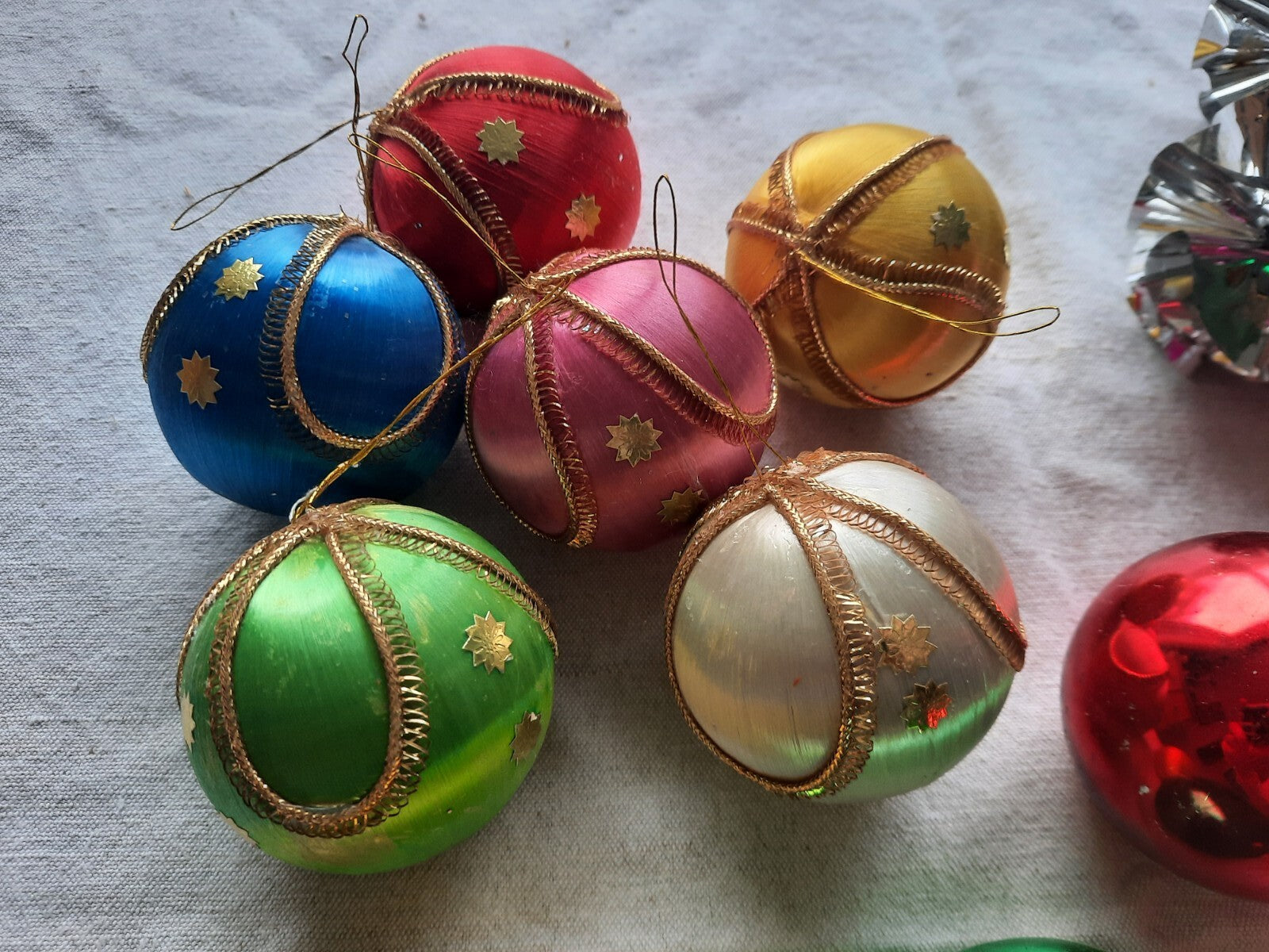 40 Silk GLASS VINTAGE foil RETRO CHRISTMAS BAUBLES Kitsch Xmas Tree Decorations