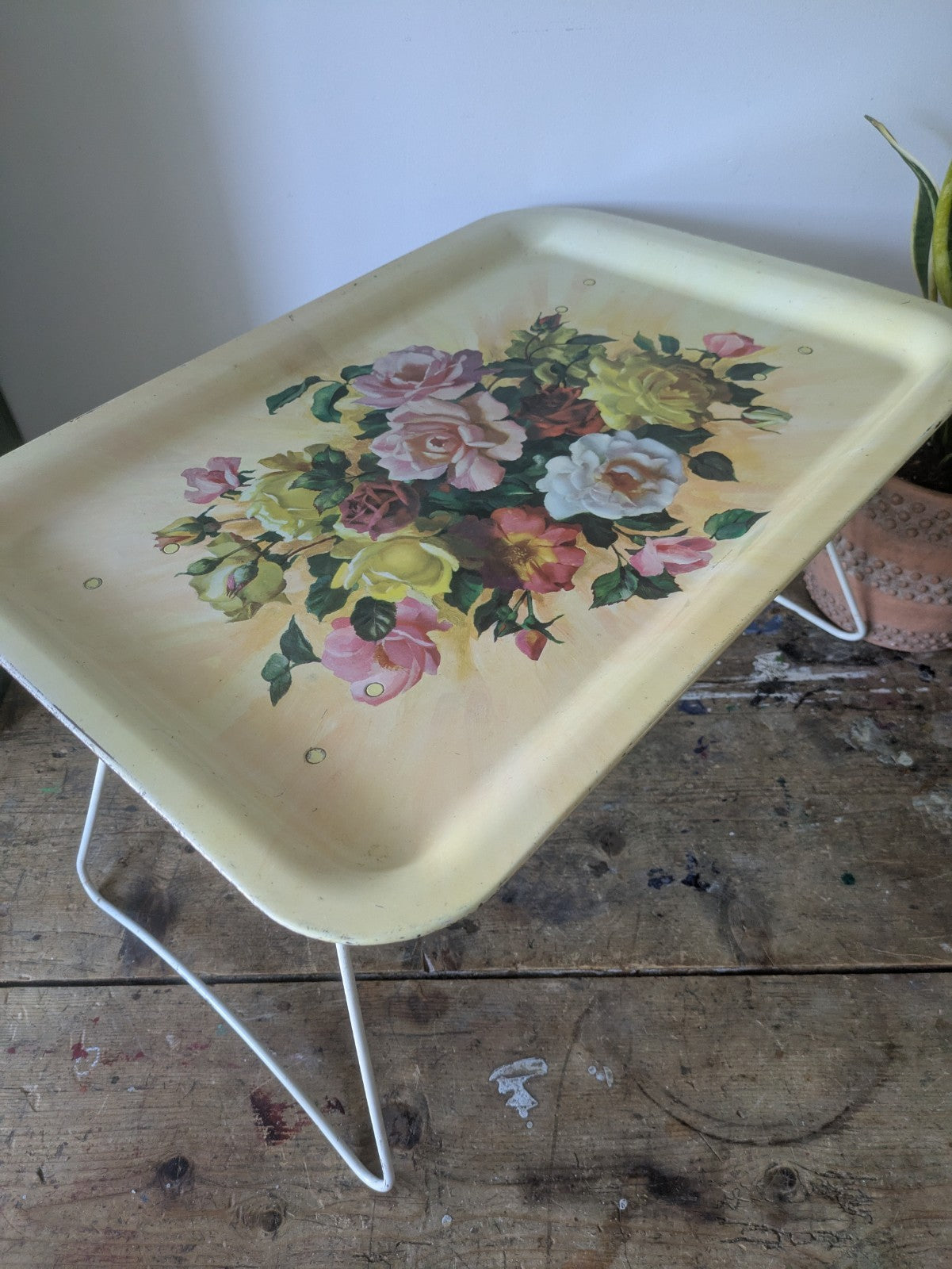 Vintage Retro Folding Lap Tray Breakfast Table Floral Rose Bouquet Prop Film TV 