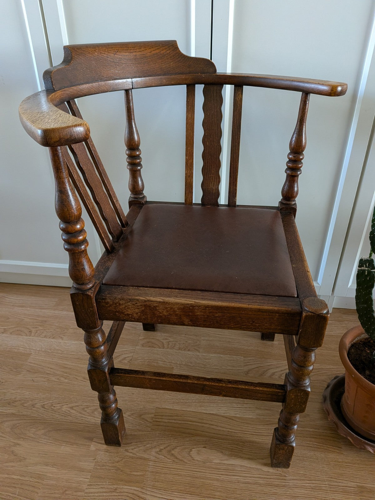 Antique Victorian Carved Oak Corner Chair with Leather Seat VTG Prop Decor Solid