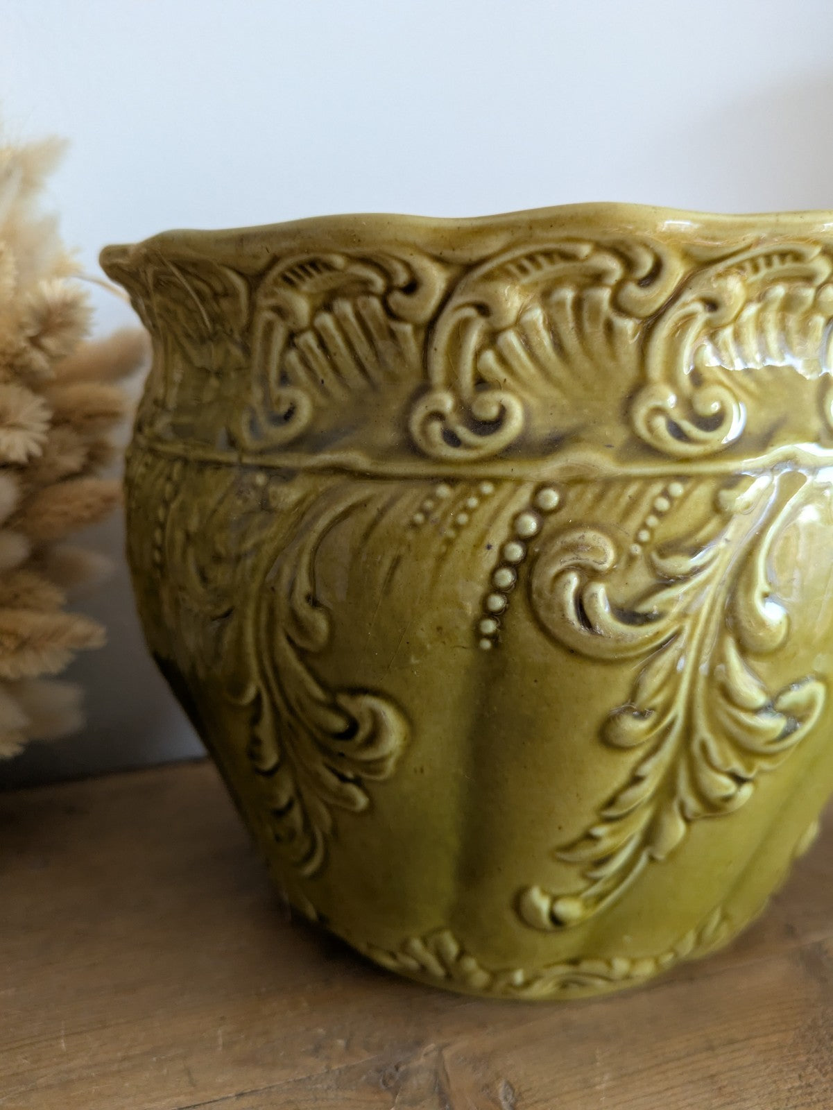 ANTIQUE ENGLISH MAJOLICA NOUVEAU LEAF SCROLL DESIGN PLANTER PLANT POT JARDINIERE