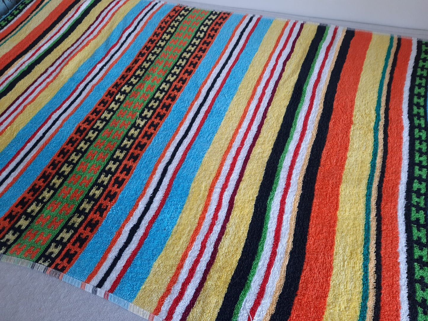 1 Vintage Towel Rainbow Retro Bath bathroom prop Midcentury Cotton Mcm L Stripe