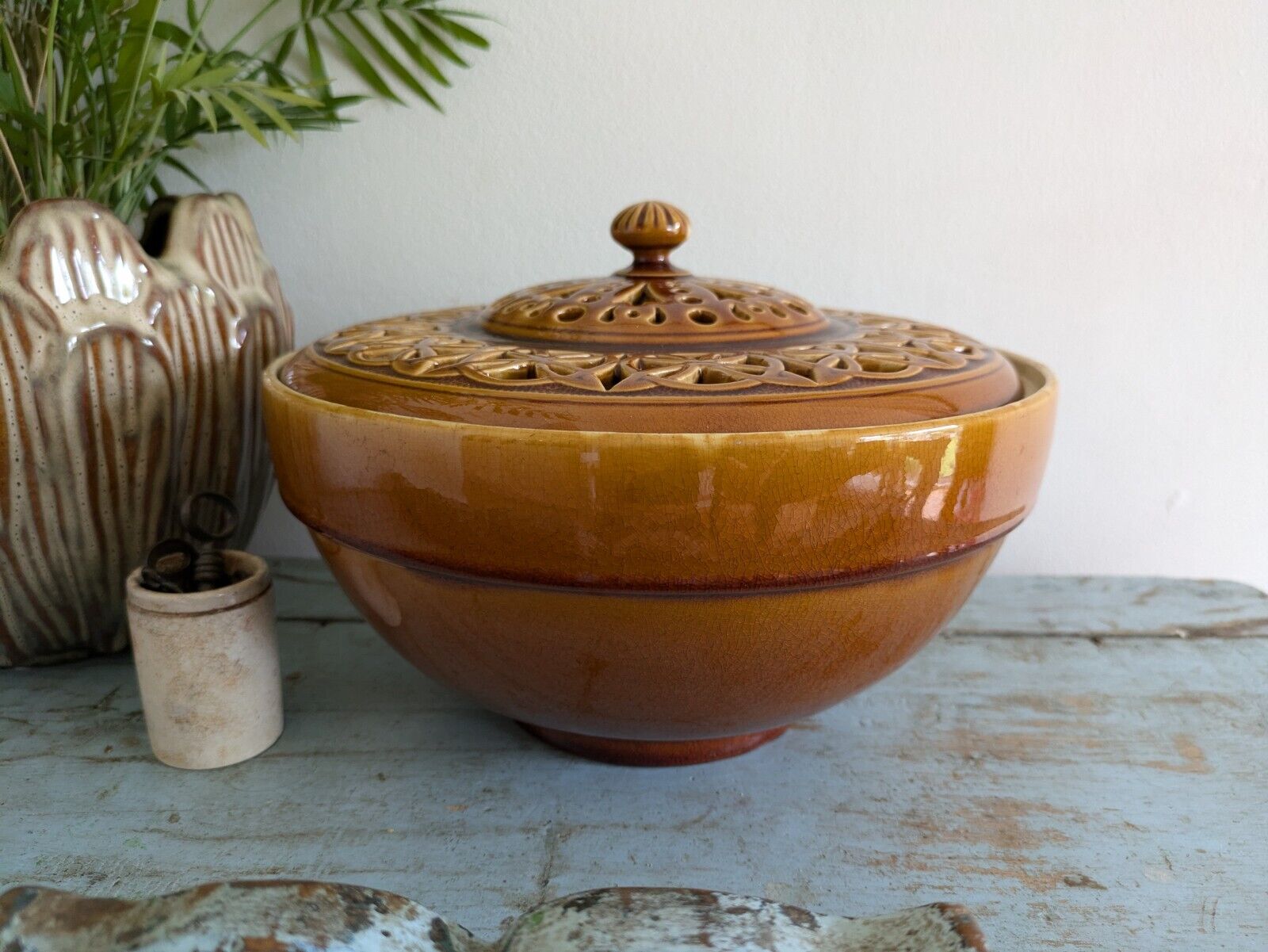 ANTIQUE LINTHORPE POTTERY CHRISTOPHER DRESSER no 1026 MUSTARD GLAZE LATTICE BOWL