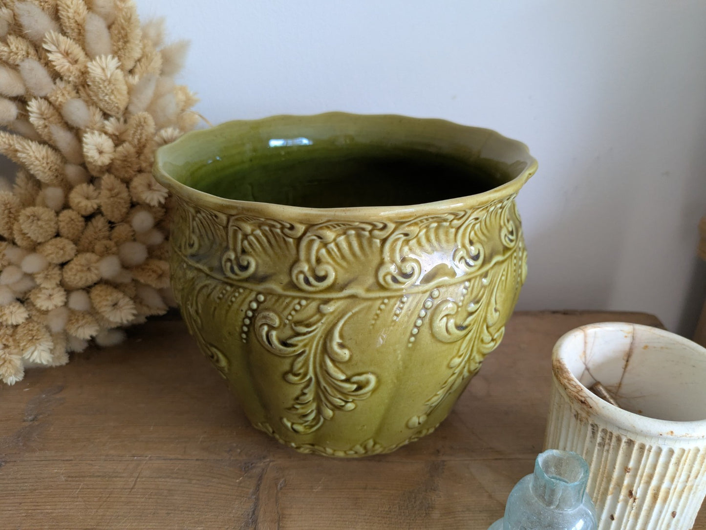 ANTIQUE ENGLISH MAJOLICA NOUVEAU LEAF SCROLL DESIGN PLANTER PLANT POT JARDINIERE