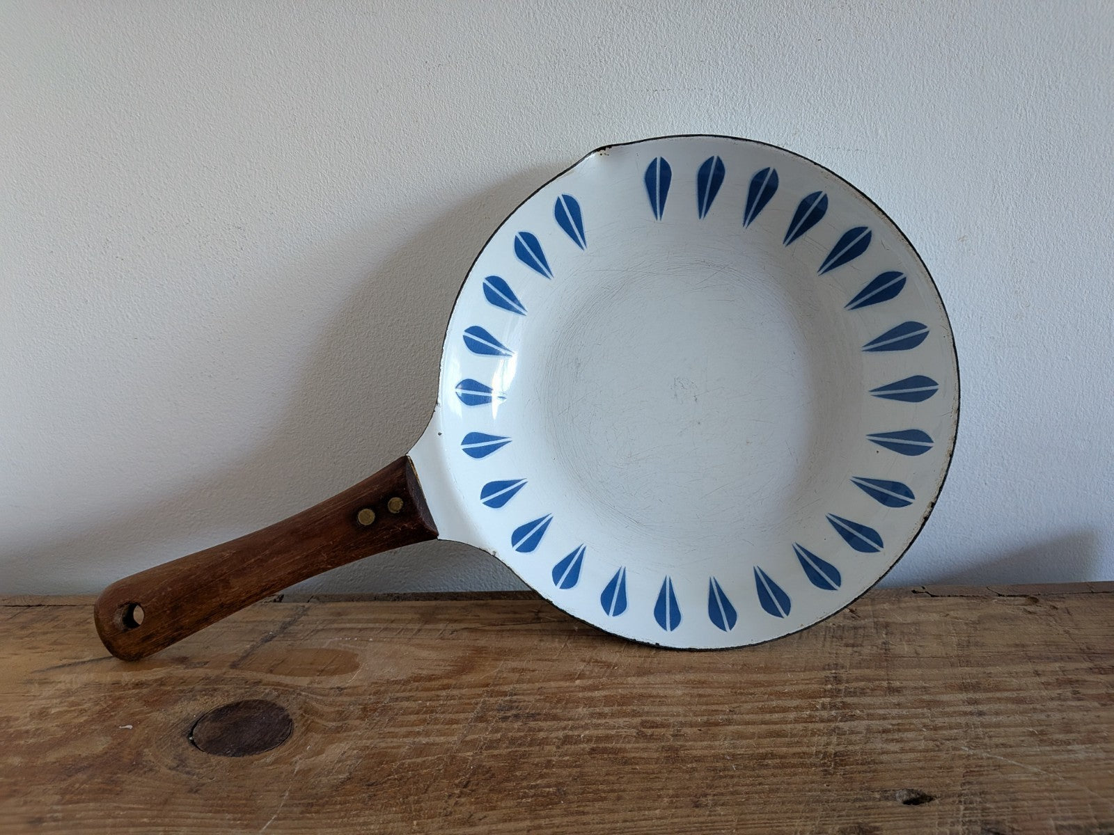 Vintage Retro Cathrineholm Norway Enamel Skillet Pan White Blue Lotus Pattern 
