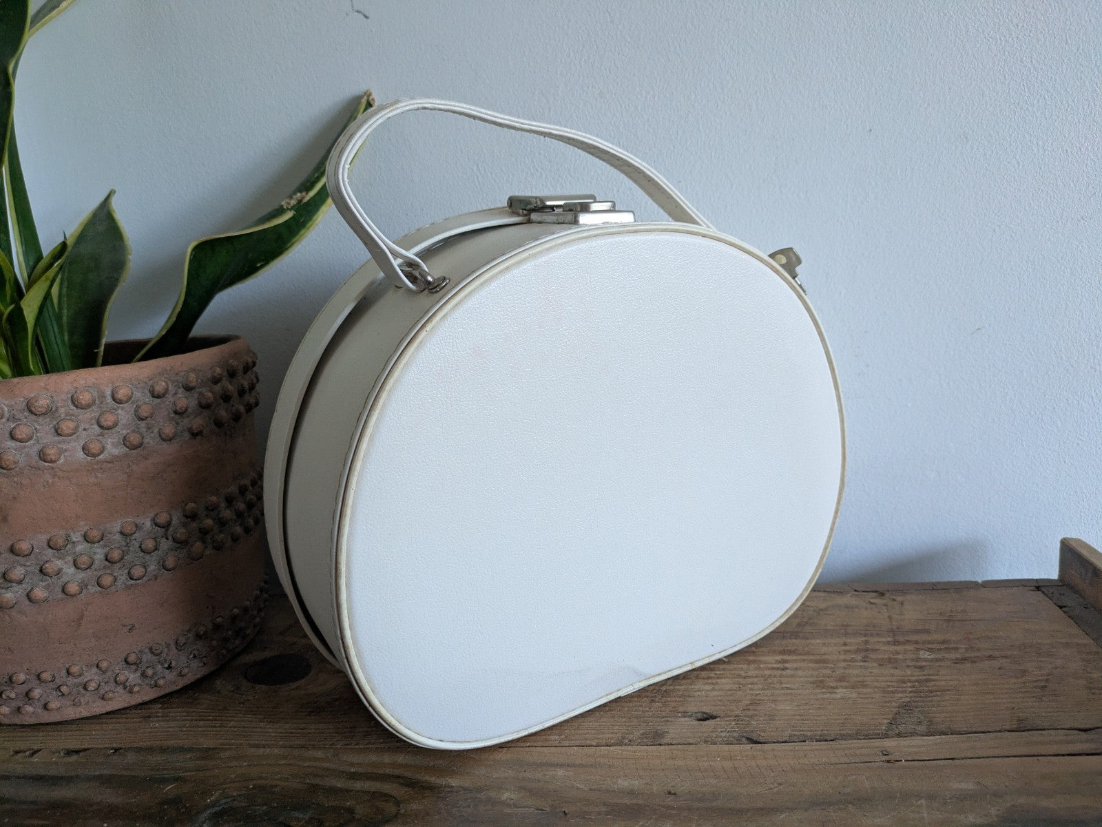 Vintage White Beauty Makeup Case Vanity Case Suitcase Luggage Holdall Retro Prop