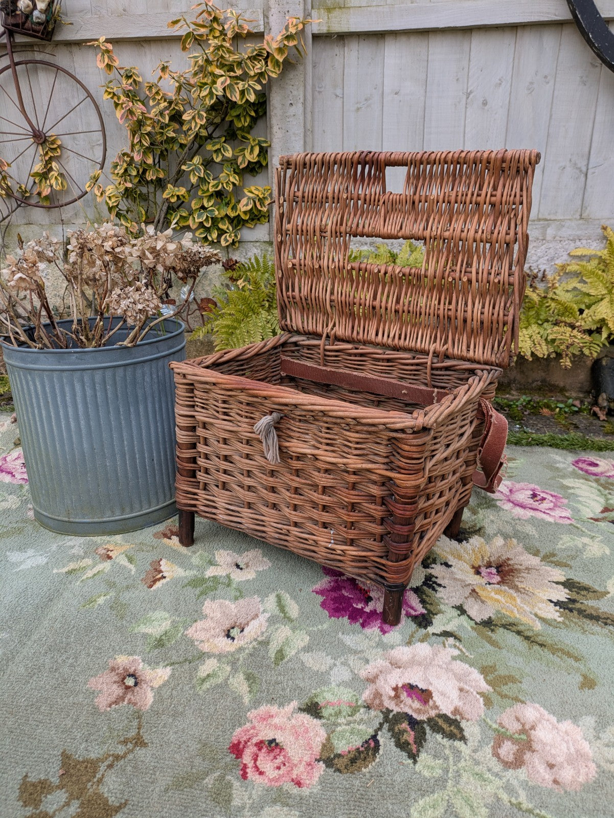 Fishing Creel Basket Logs Fireside Toys Storage Prop Vintage Wicker Seat Small