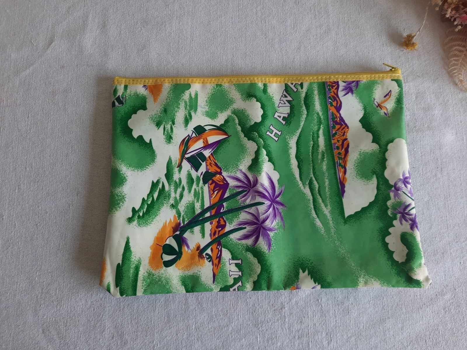 Vintage Hawaii Make-Up Cosmetics Toiletry Vanity Bag Prop Old Vgc Tropical Ladie