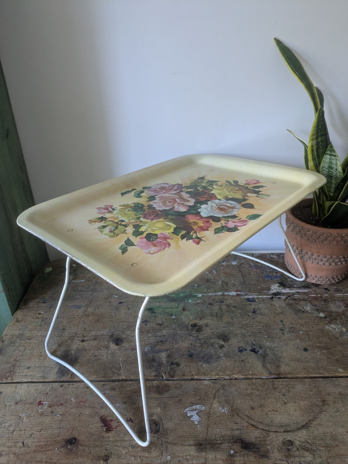 Vintage Retro Folding Lap Tray Breakfast Table Floral Rose Bouquet Prop Film TV 