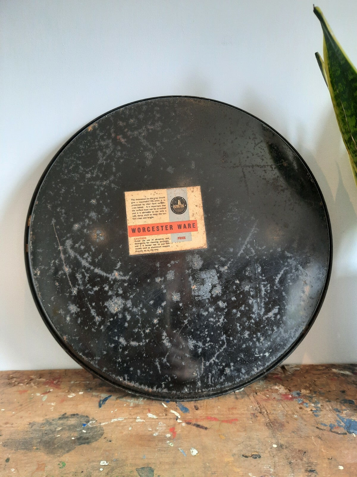 RARE 1960’s VINTAGE WORCESTER WARE PICNIC TRAY cabbage rose black metal round