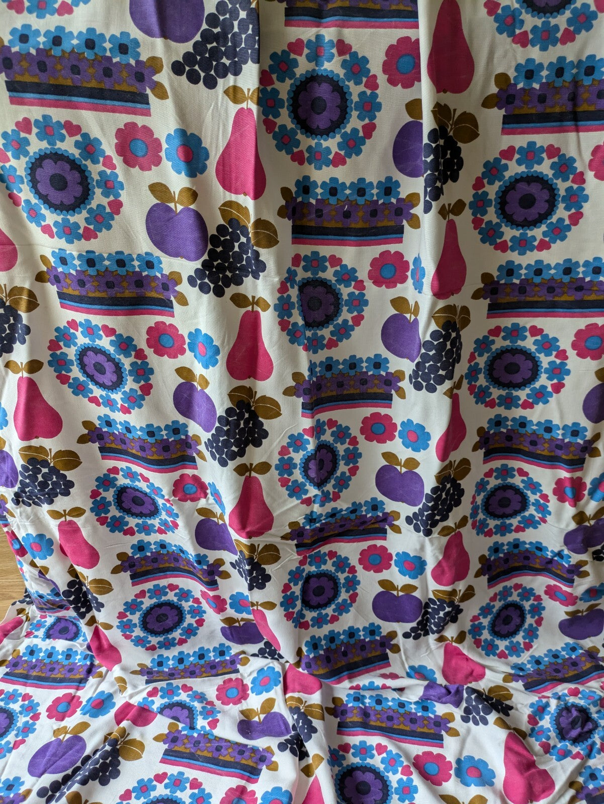 Cotton Fabric 2.57 METRES Material Grapes Fruit Purple Vintage Retro Floral Rare