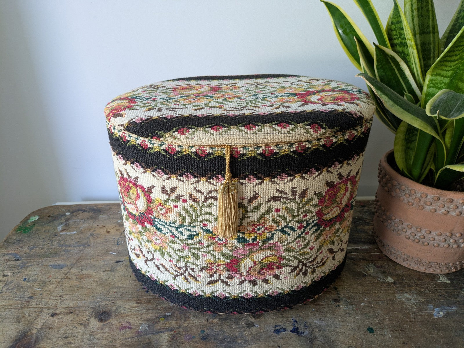 VINTAGE HAND MADE TAPESTRY COVERED SEWING BOX STORAGE BOX MADE IN ENGLAND FLORAL