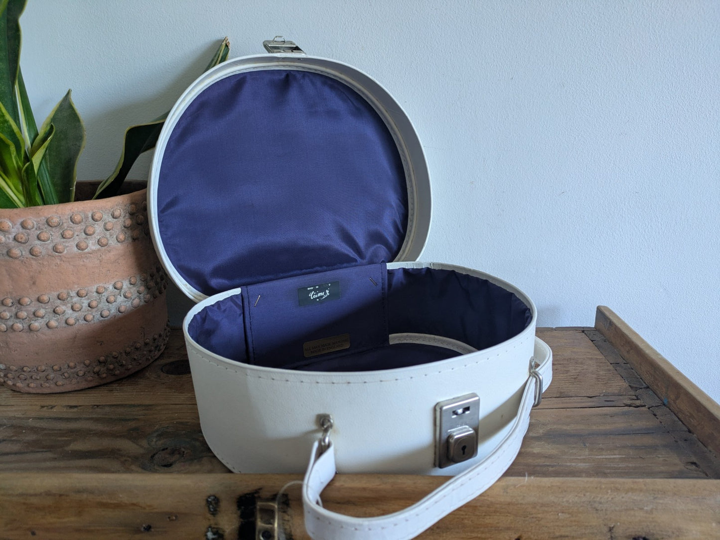 Vintage White Beauty Makeup Case Vanity Case Suitcase Luggage Holdall Retro Prop