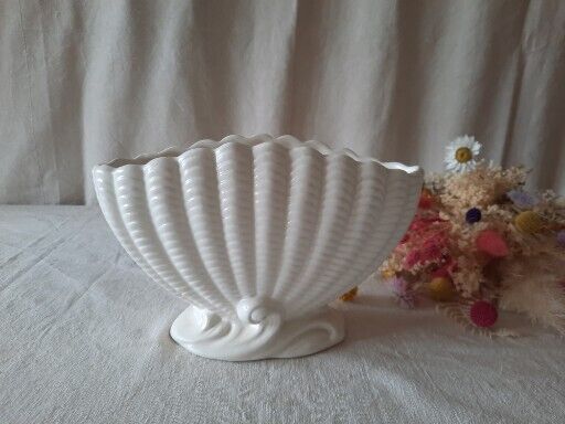 Falcon England Model 513 Shell Patterned Oval Mantle Vase White 1940's Pottery 