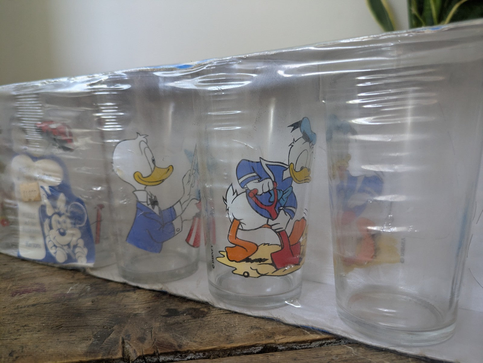 Disney Donald Duck Vintage Juice Glasses Rare Uncommon Retro Tumblers New Boxed