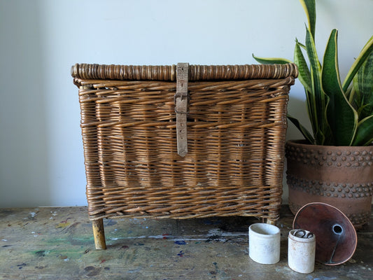 Fishing Creel Basket Logs Fireside Toys Storage Prop Vintage Wicker Seat Strap