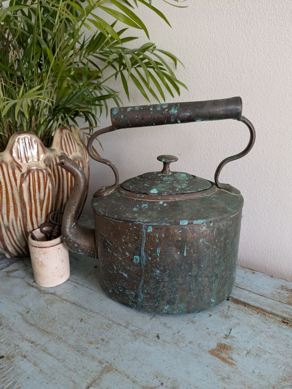 ANTIQUE 19TH C COPPER KETTLE IN ORIGINAL CONDITION PATINA PROP TV FILM DECOR OLD