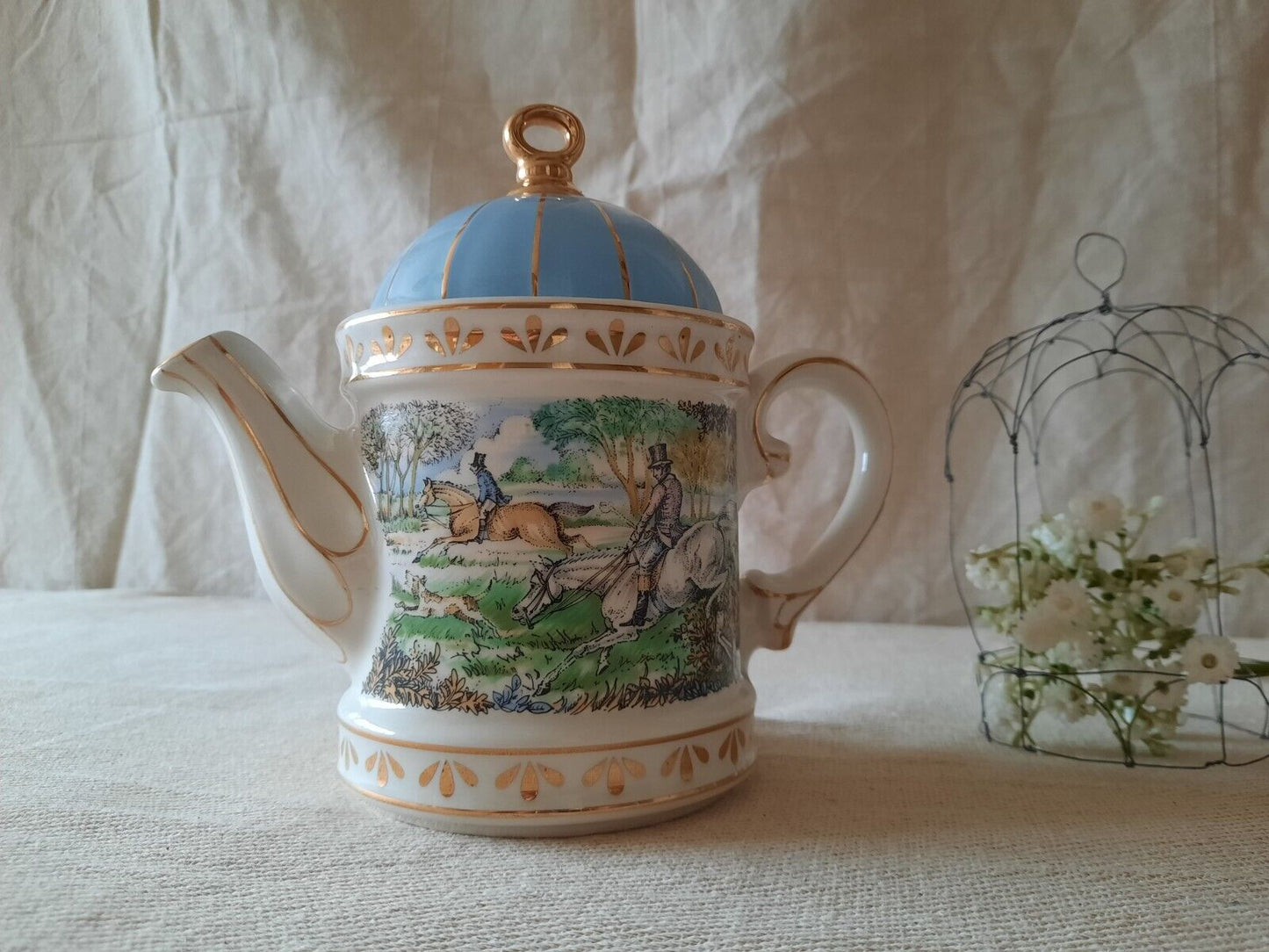 2x Vintage Sadler Sporting Scenes 18th Century Shooting Collectable Tea Pot old