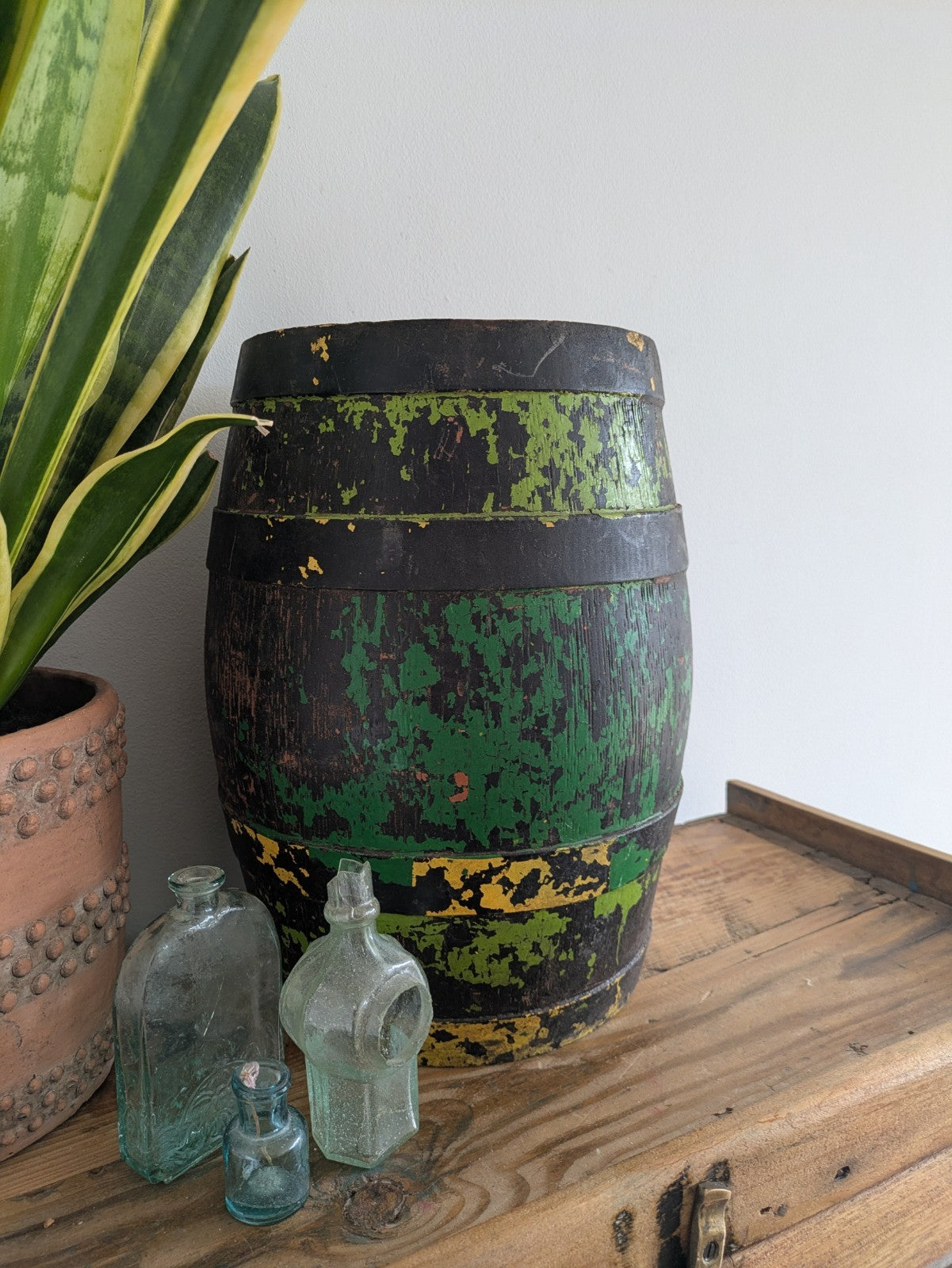 Resin Primitive Whiskey/Water Barrel Keg Man-Cave Brewiana Vintage Mini Painted