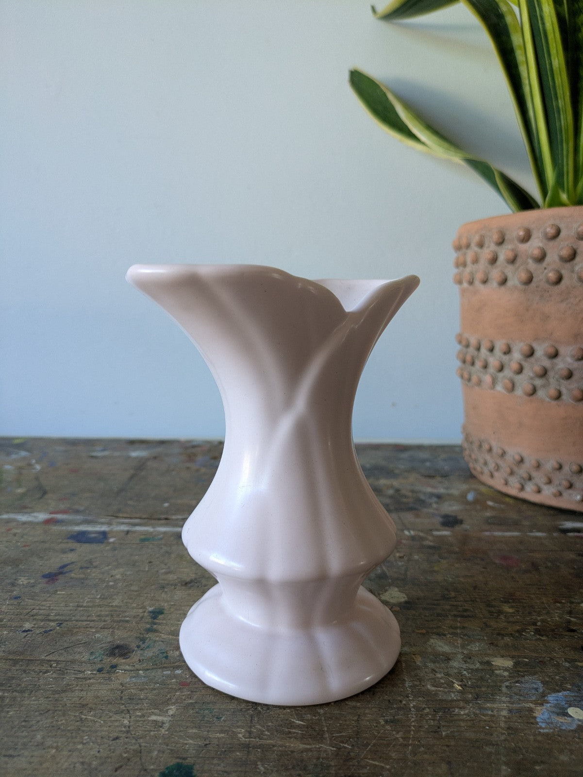 Vintage Diana Australian Pottery Art Deco Pink Vase Fan Leaf 1950s Prop Bud Vase