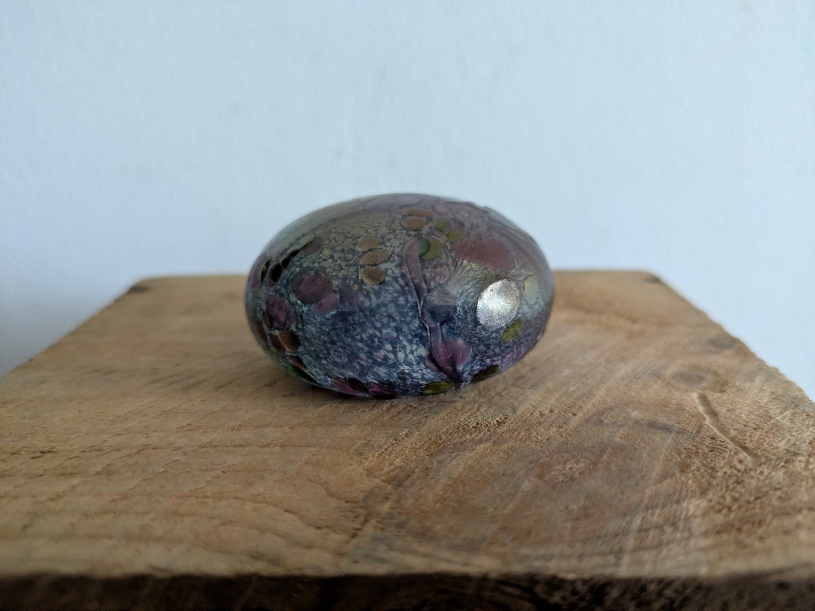 Isle of Wight Studio Purple Speckled Glass Paperweight Vintage Pebble Iridescent