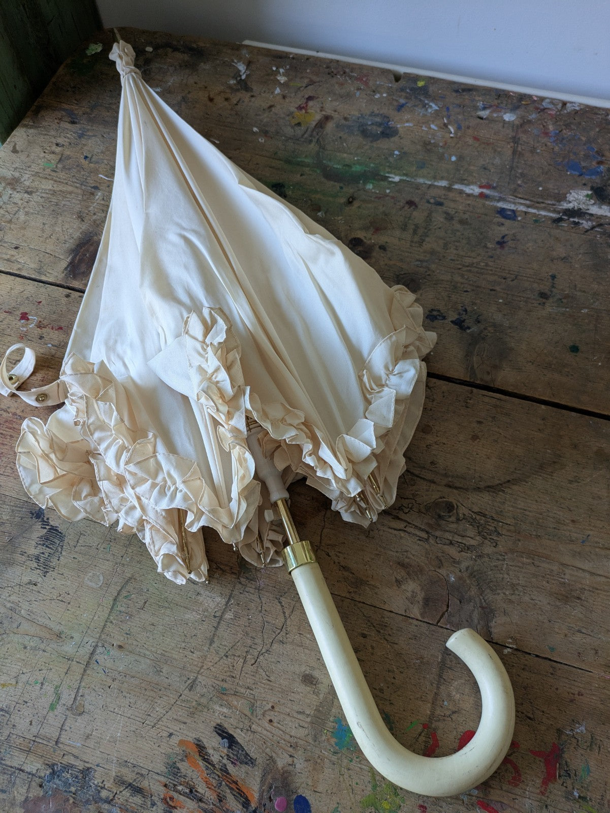 VTG Cream Ruffle Umbrella White Ruffled Parasol Nylon Wood Handle Frilly Prop 