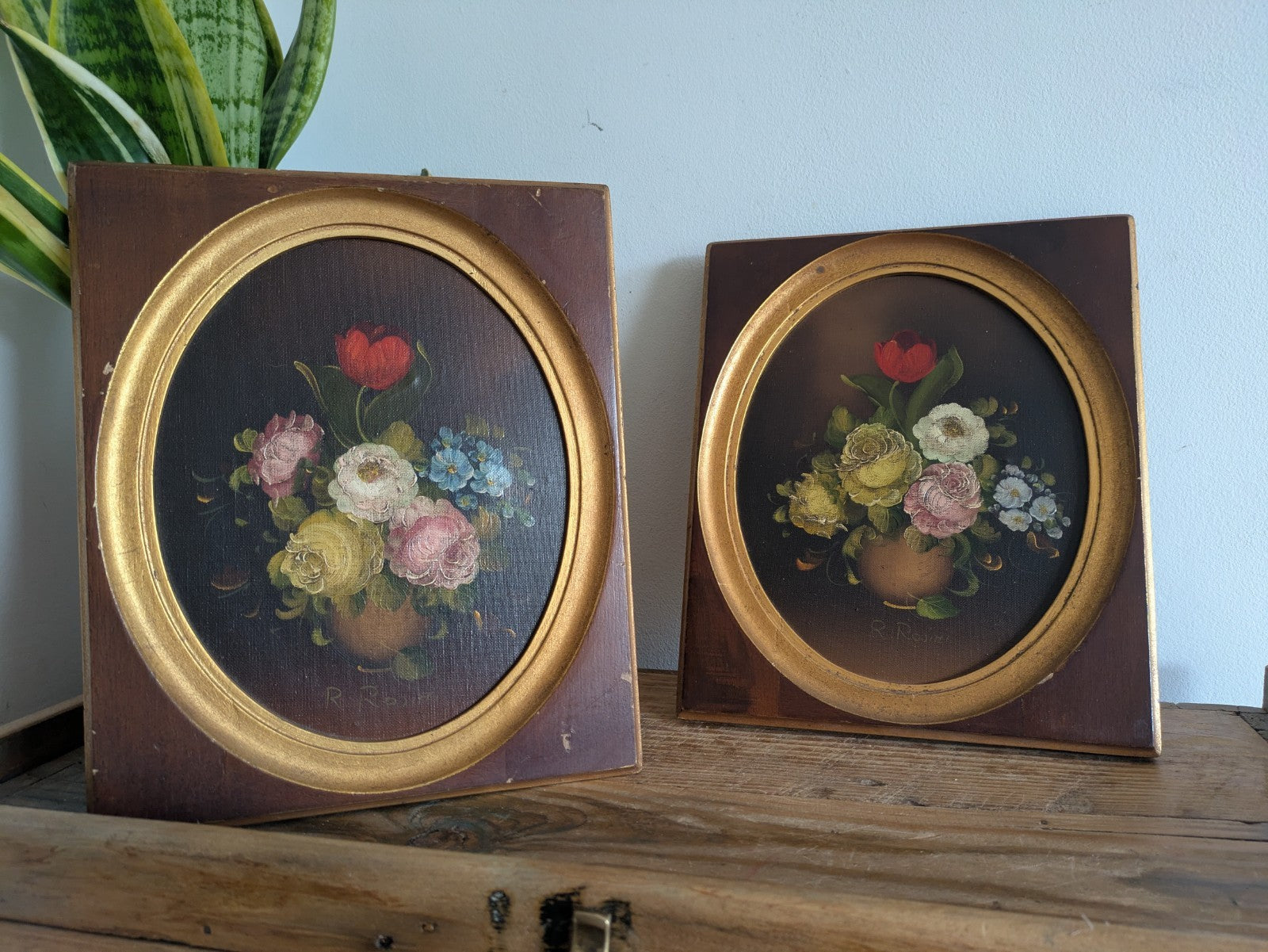 Pair of Signed R.Rosini Still Life Flowers Oil Paintings on Canvas Framed Oval