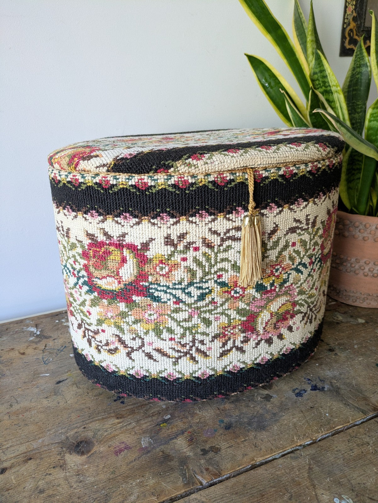 VINTAGE HAND MADE TAPESTRY COVERED SEWING BOX STORAGE BOX MADE IN ENGLAND FLORAL