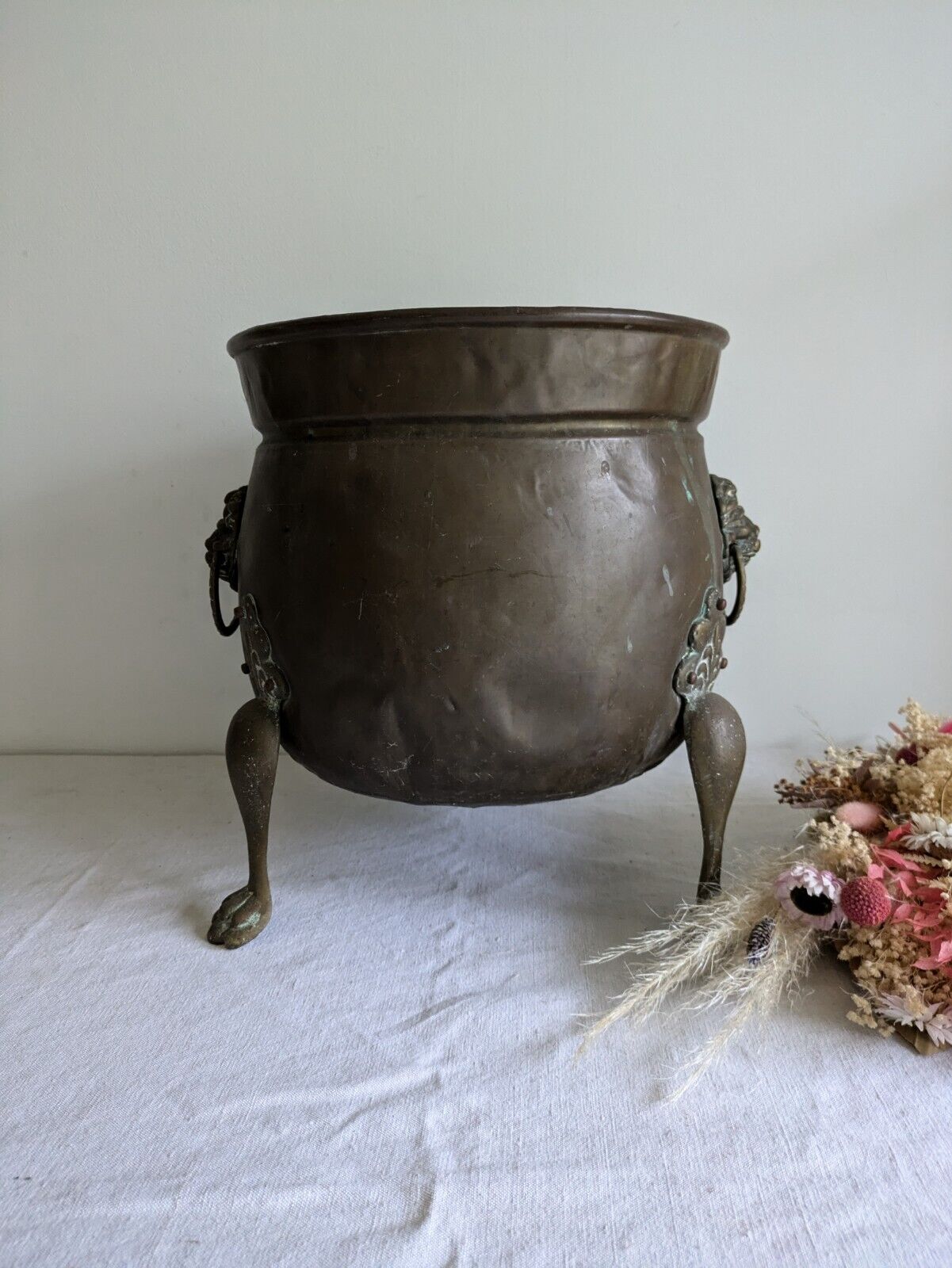 Large Antique Brass Lions Head & Paw Planter Jardiniere Champagne Ice Bucket Leg