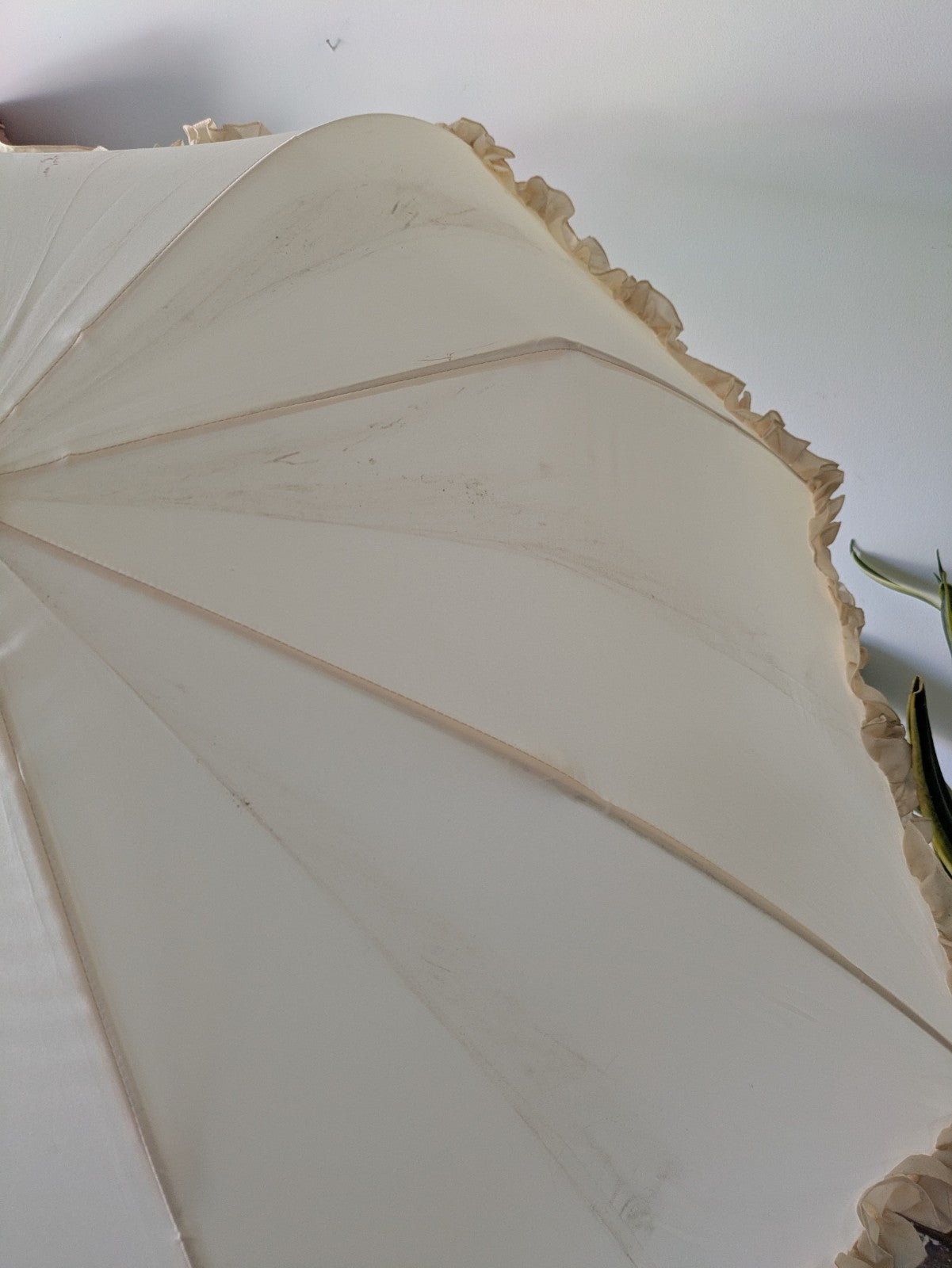 VTG Cream Ruffle Umbrella White Ruffled Parasol Nylon Wood Handle Frilly Prop 