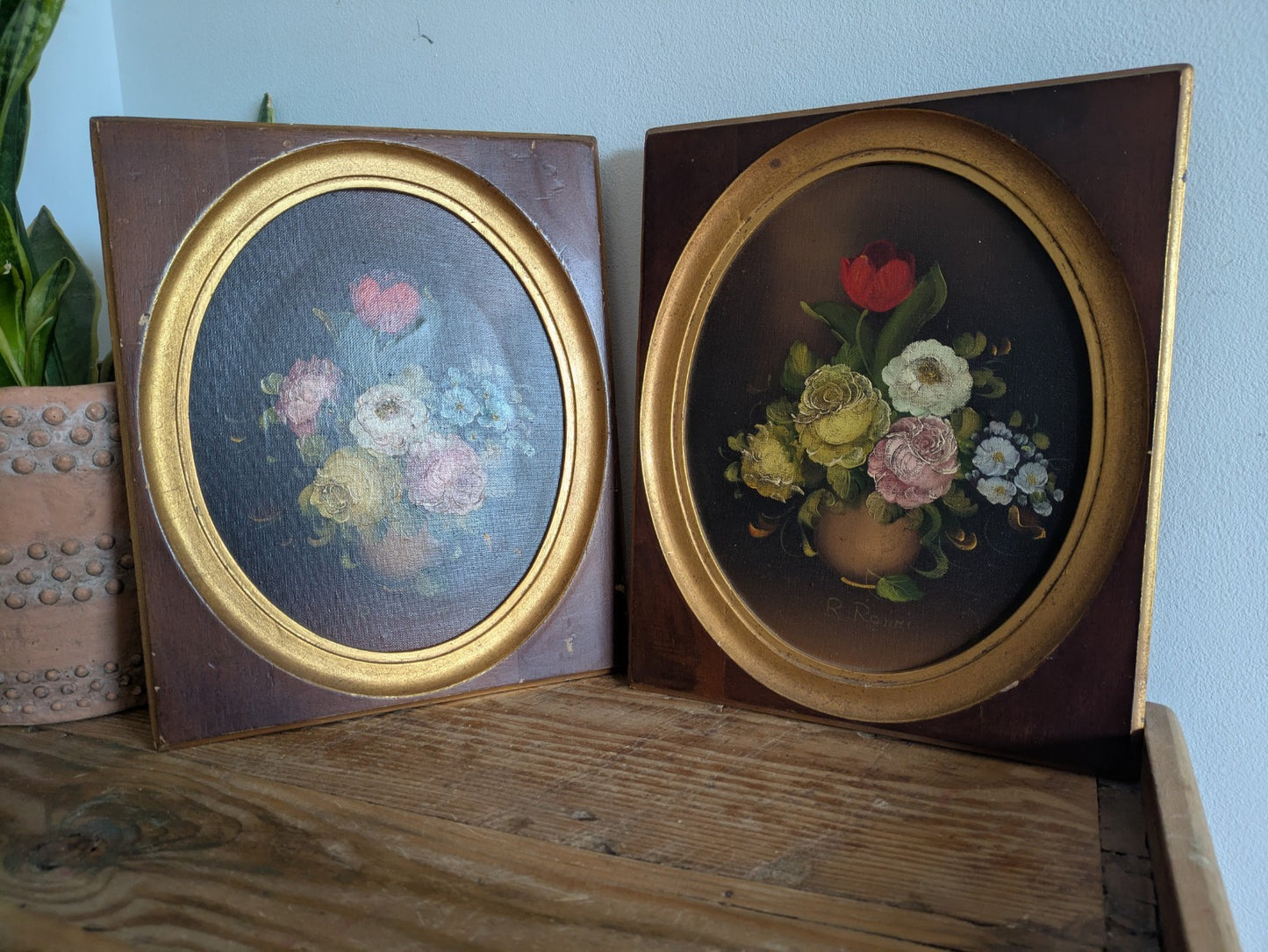 Pair of Signed R.Rosini Still Life Flowers Oil Paintings on Canvas Framed Oval