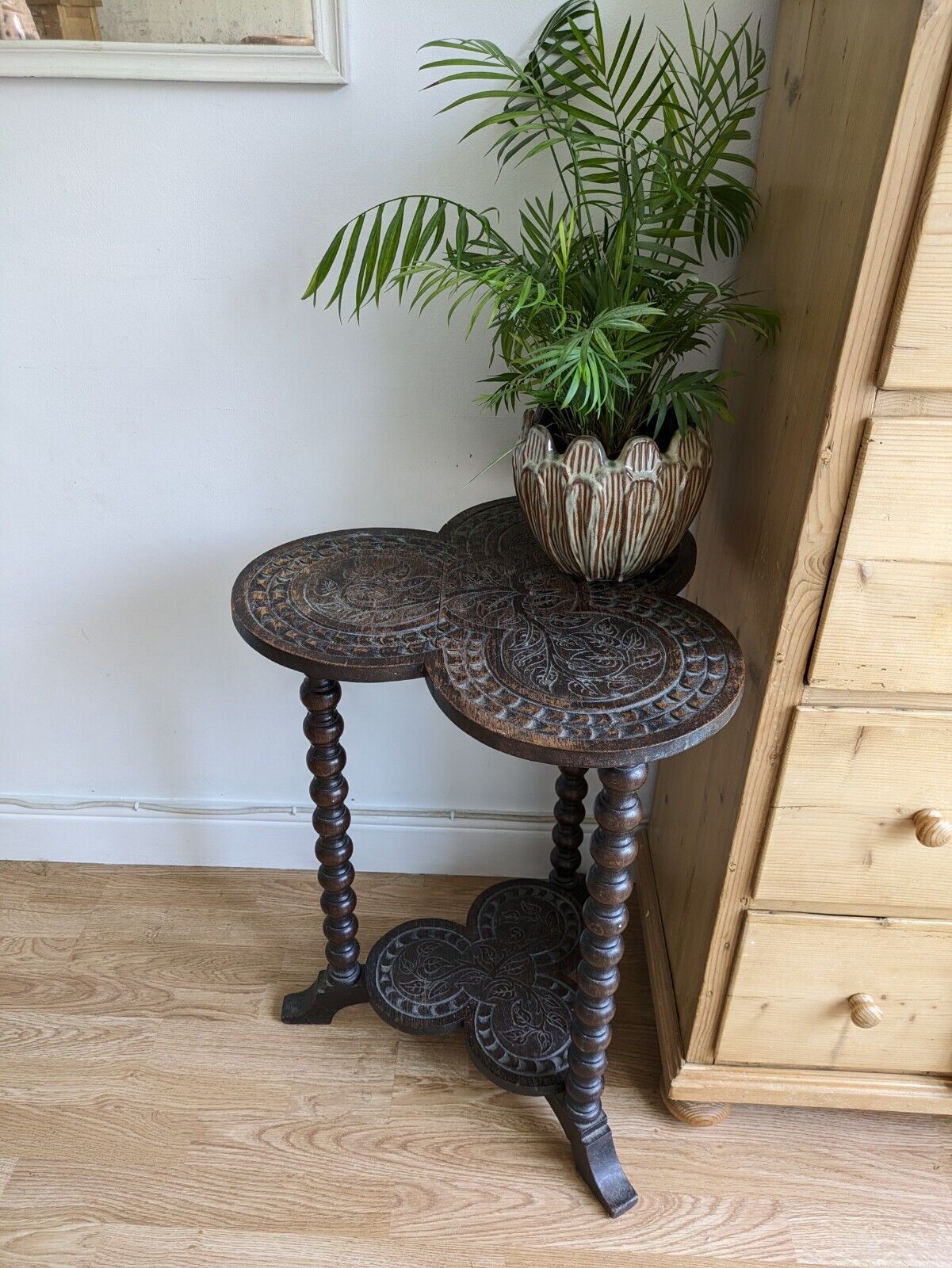 ANTIQUE IRISH DARK OAK SHAMROCK TABLE CLOVER CARVED BOBBIN TRIPOD THREE LEG VTG