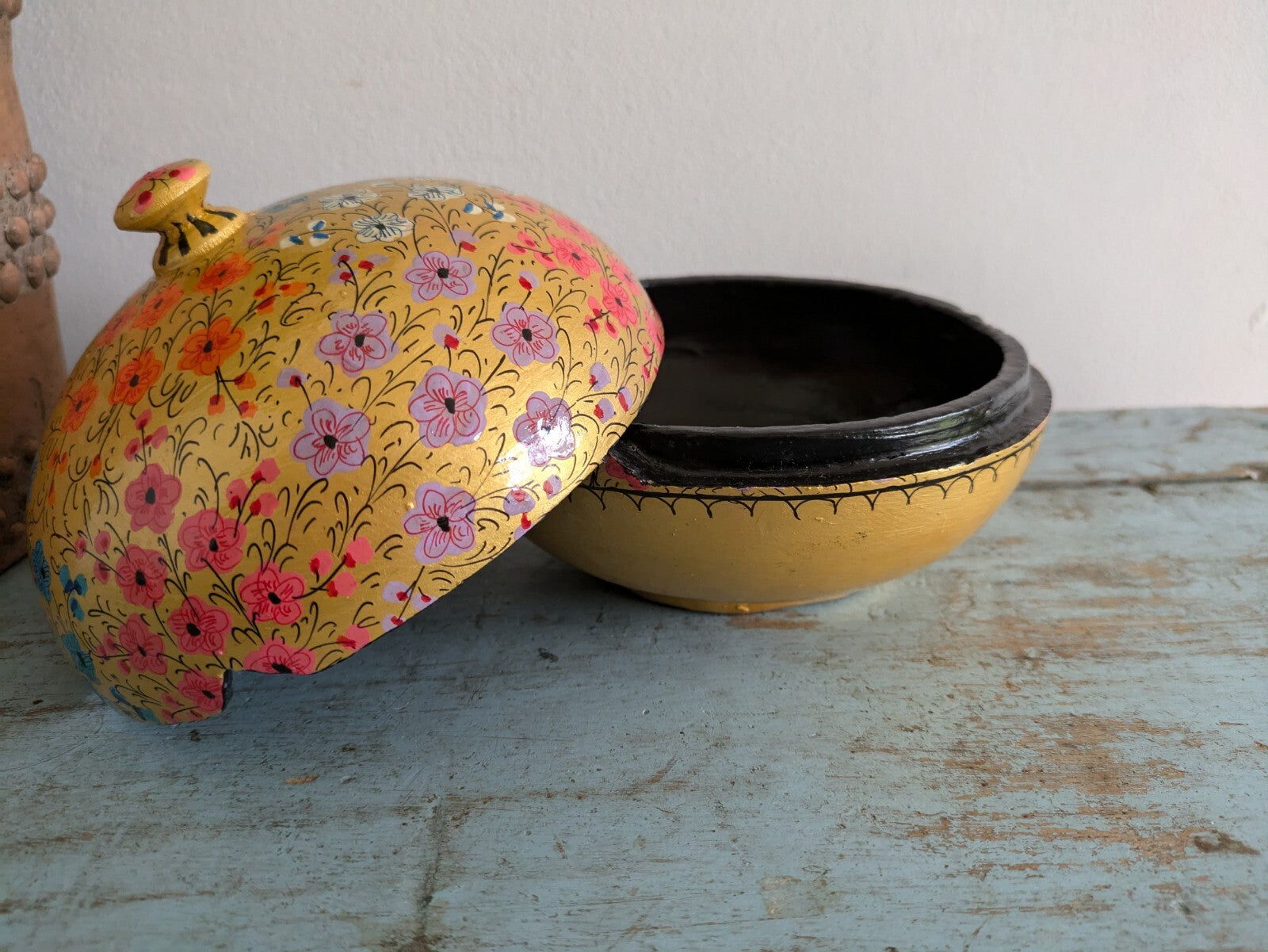 Vintage Kashmir traditional Colourful hand crafted papier mache box Vgc Floral