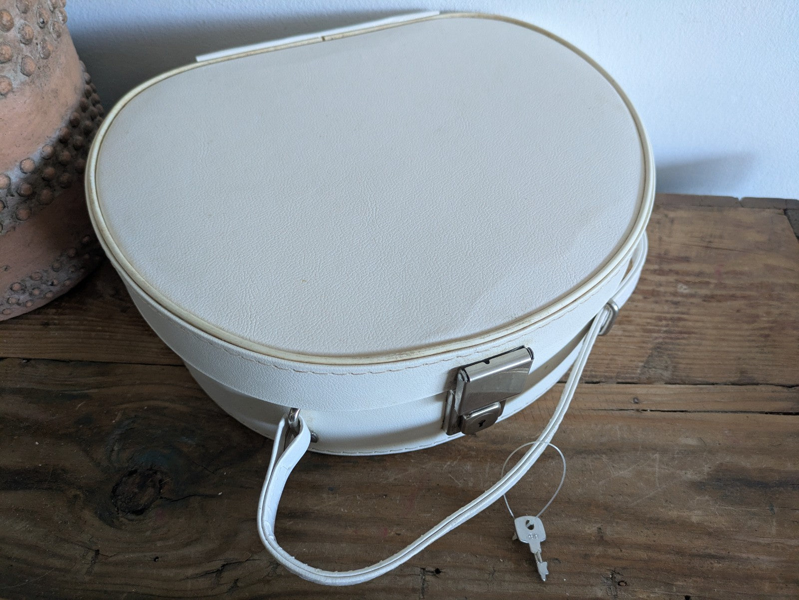 Vintage White Beauty Makeup Case Vanity Case Suitcase Luggage Holdall Retro Prop