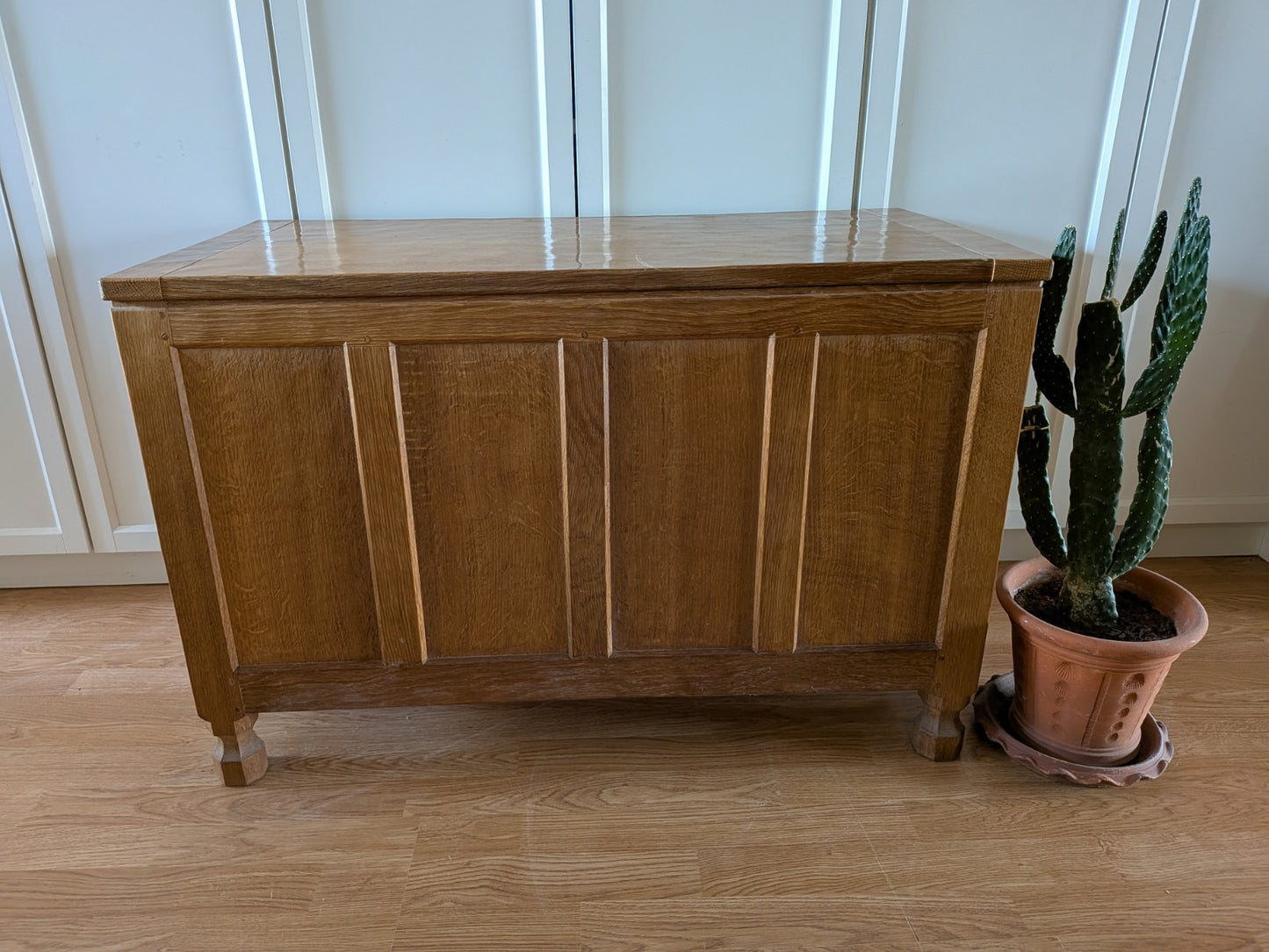 Ex. Mouseman Apprentice Eagleman  Albert Jeffray Oak Ottoman Box Critter Adzed