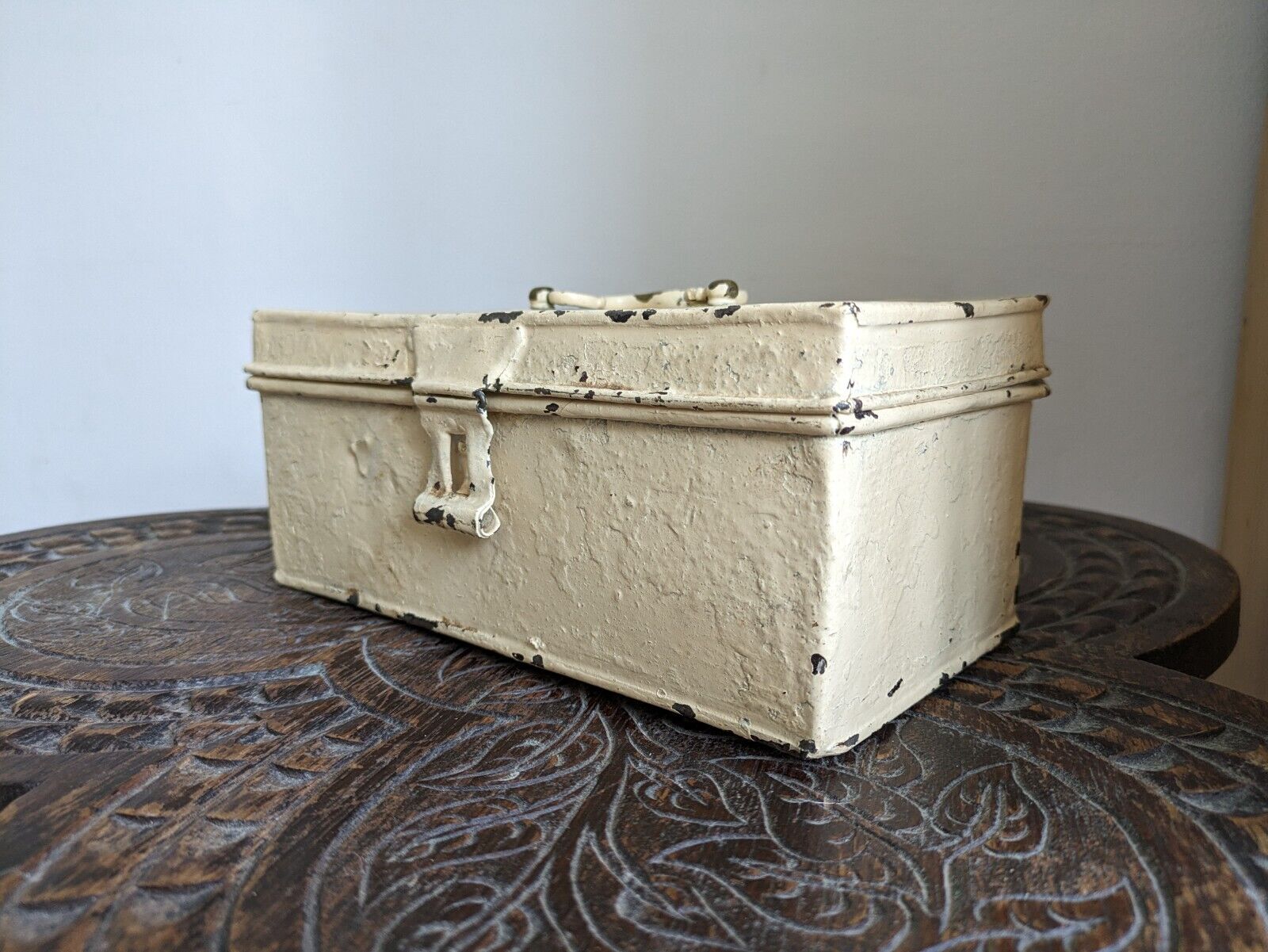 ANTIQUE GEORGIAN TOLEWARE SPICE TIN BOX WITH COMPARTMENT LIDS CREAM CHIPPY PROP
